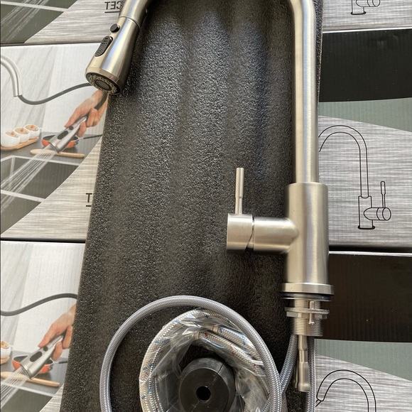 Pull down kitchen faucet - Picture 2 of 7